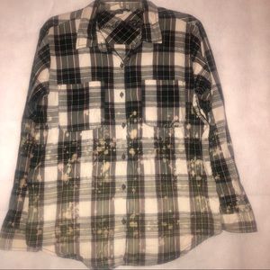 SALE 3/$25 Vanilla Star Plaid Stained Blouse